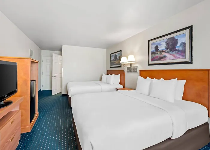 Comfort Inn & Suites Salinas City Center Area
